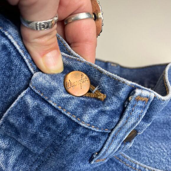 Wrangler Vintage High Rise Cut Off Medium Bootie Shorts Denim Daisy Dukes - Picture 5 of 7